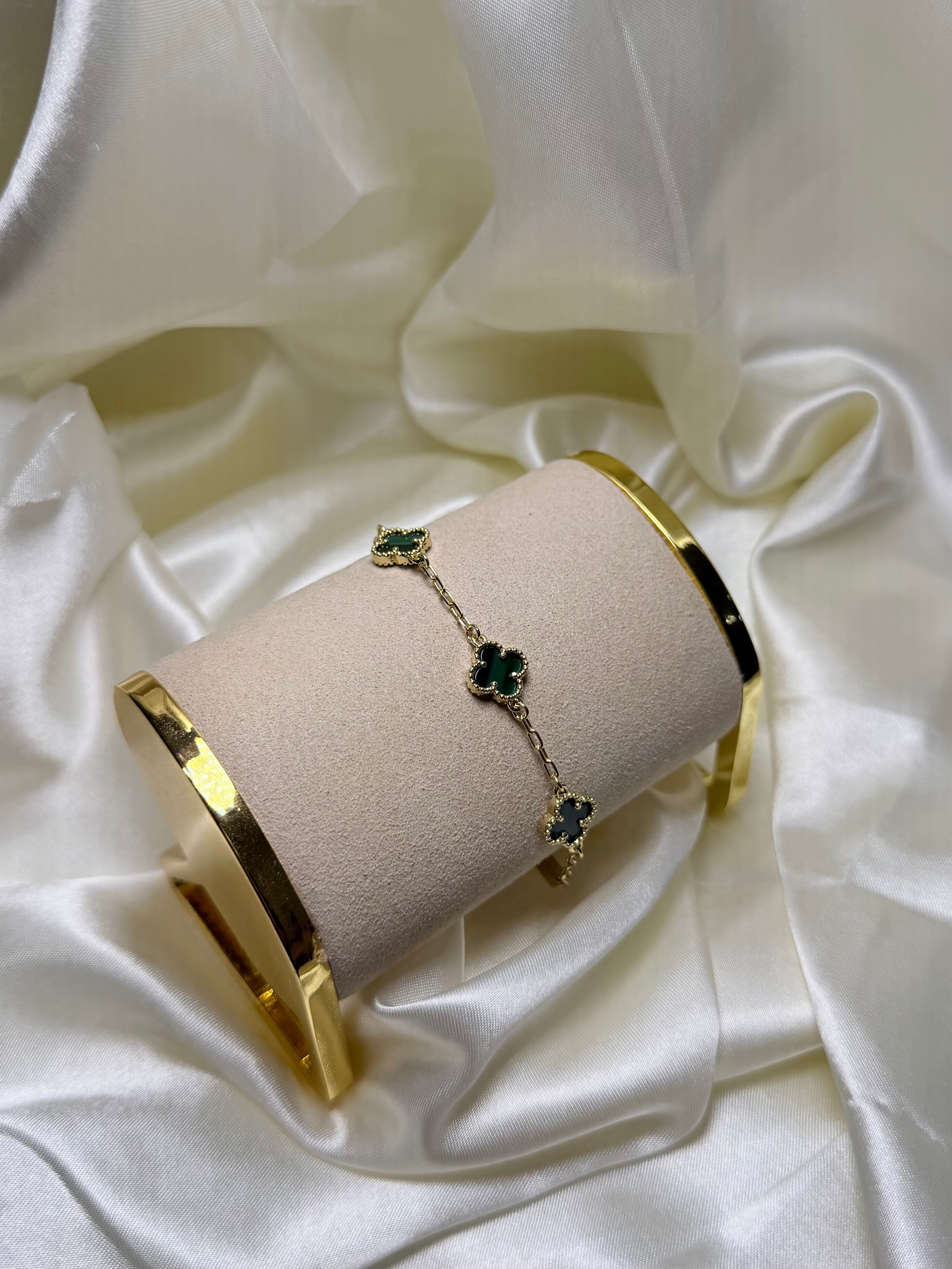 GREEN MINI CLOVER BRACELET