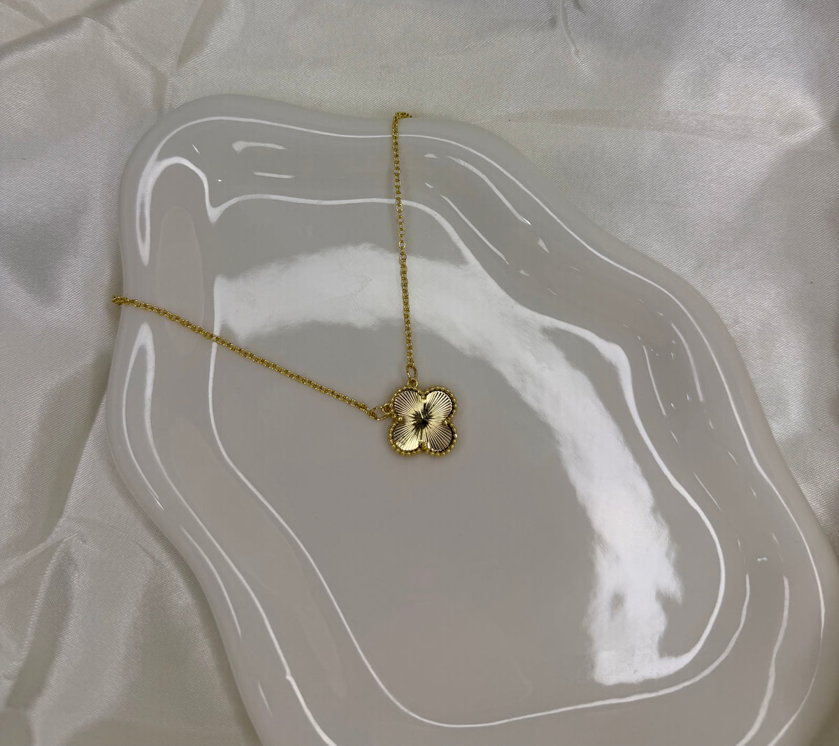 GOLD CLOVER NECKLACE