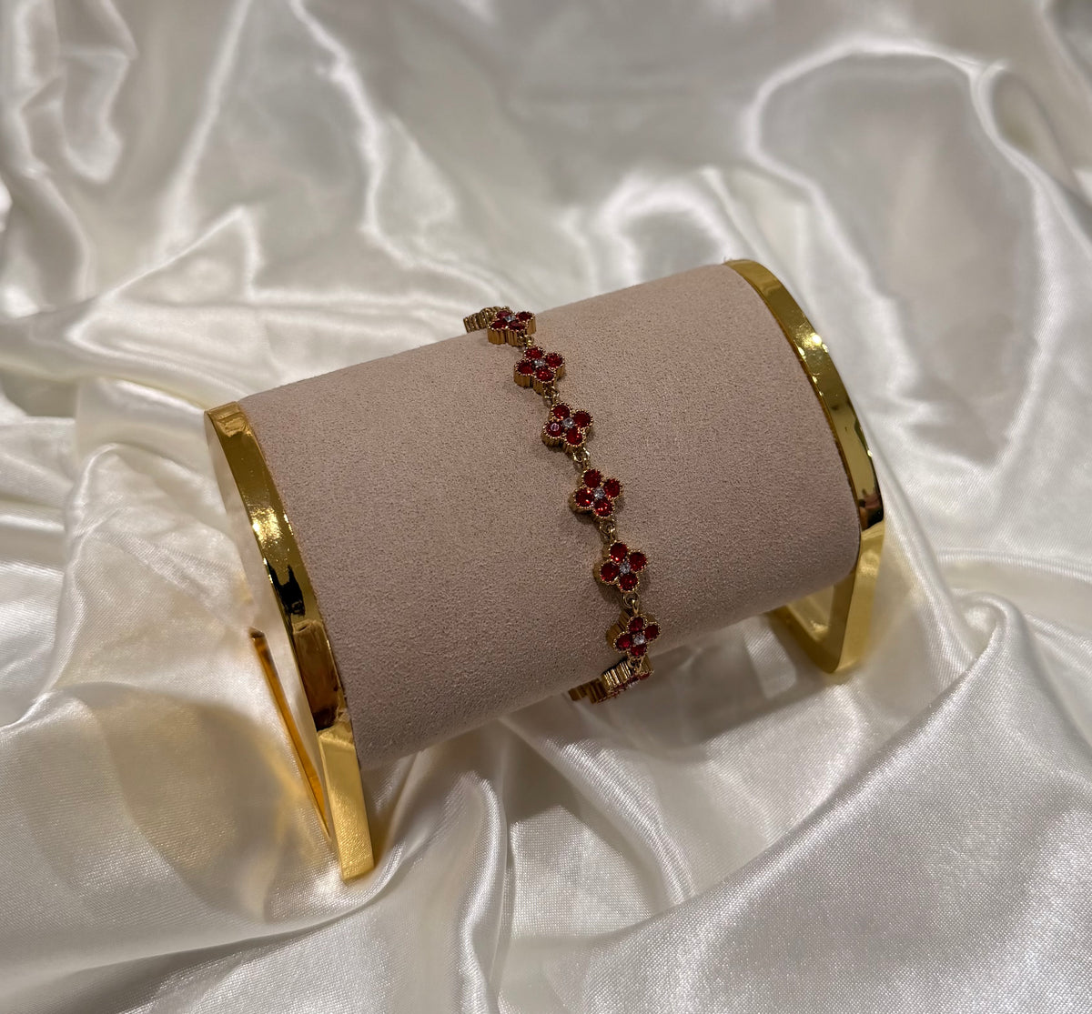 DIAMOND RED CLOVER BRACELET