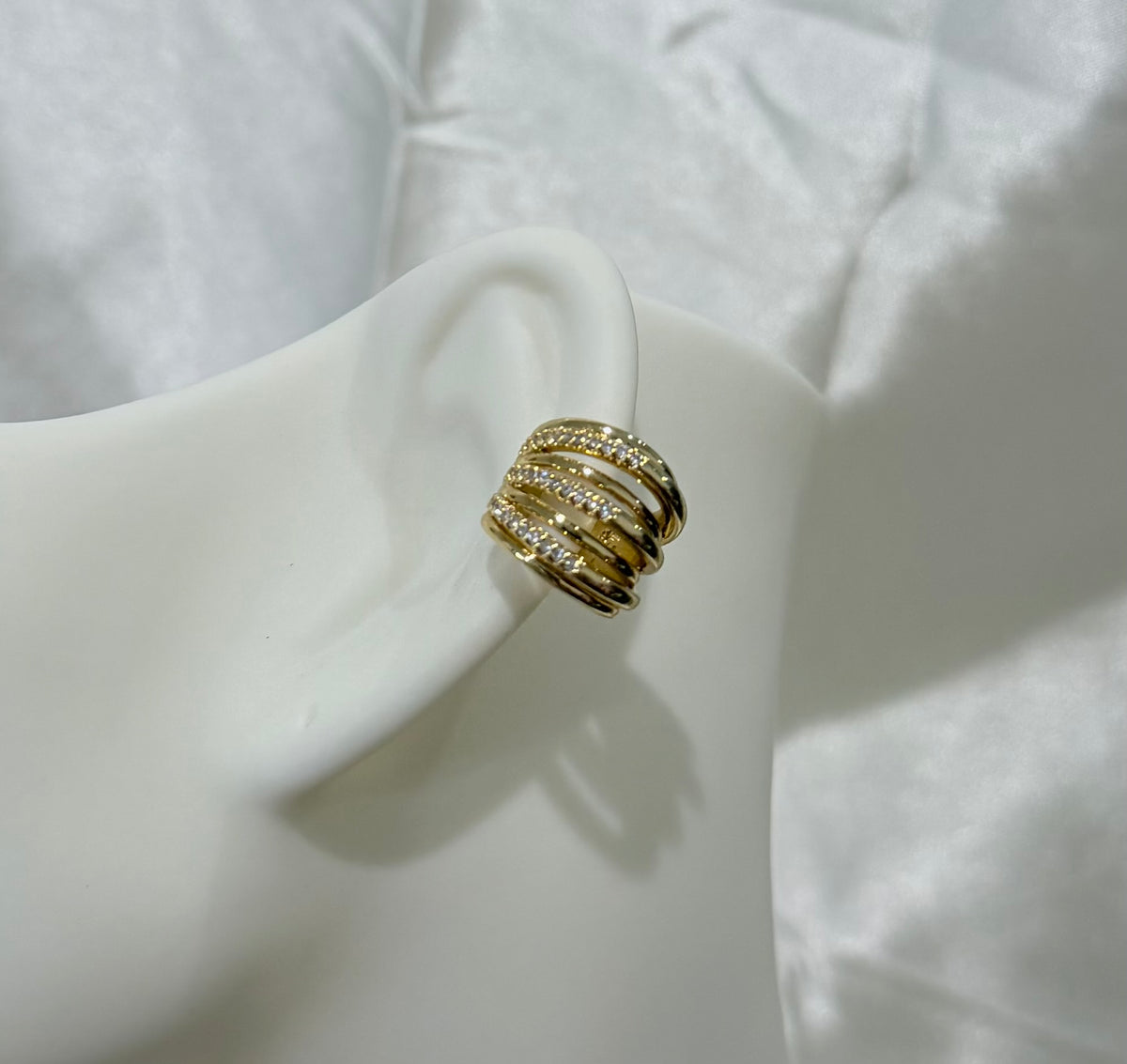 EARCUFF