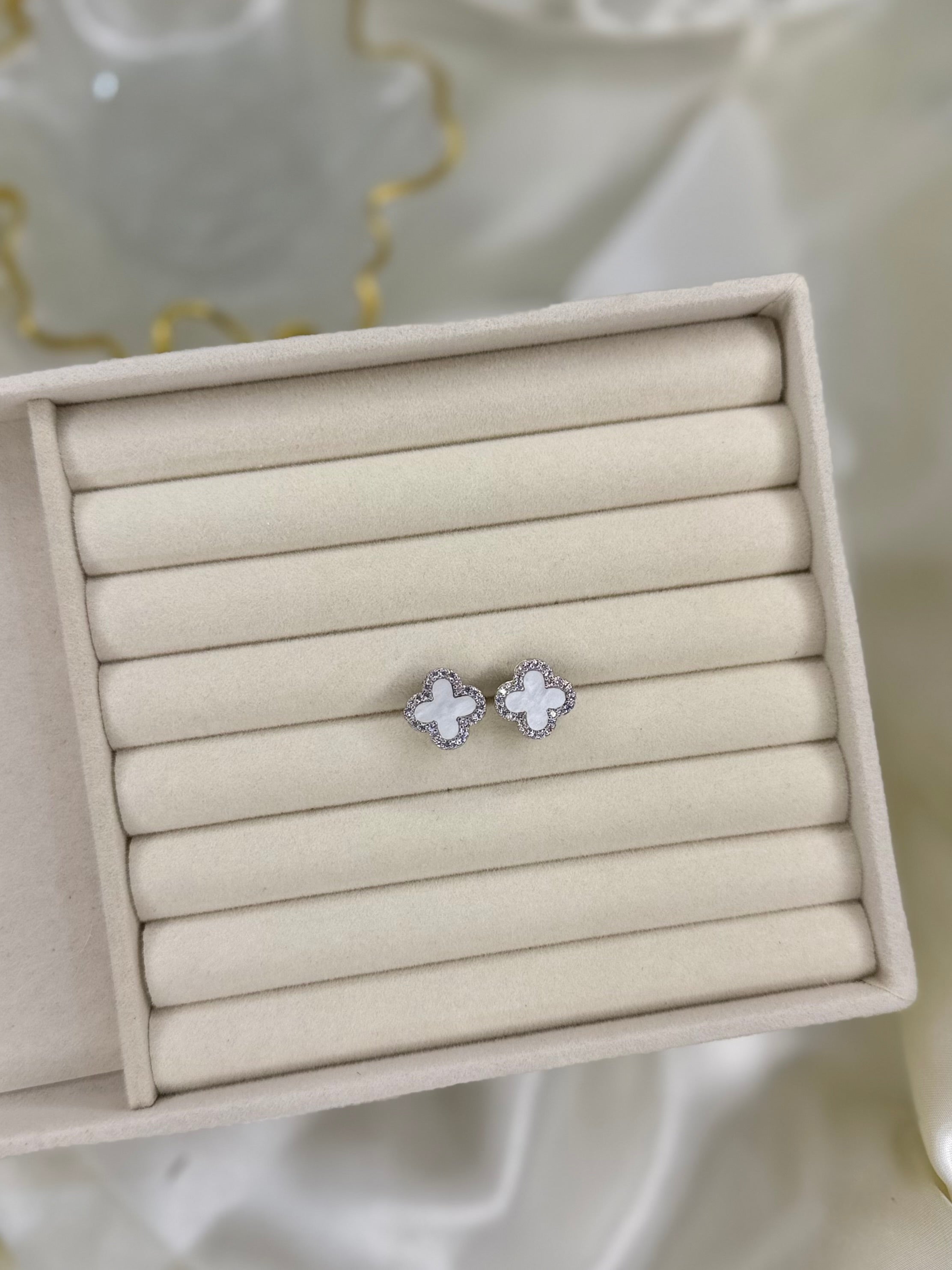 WHITE CLOVER EARRINGS