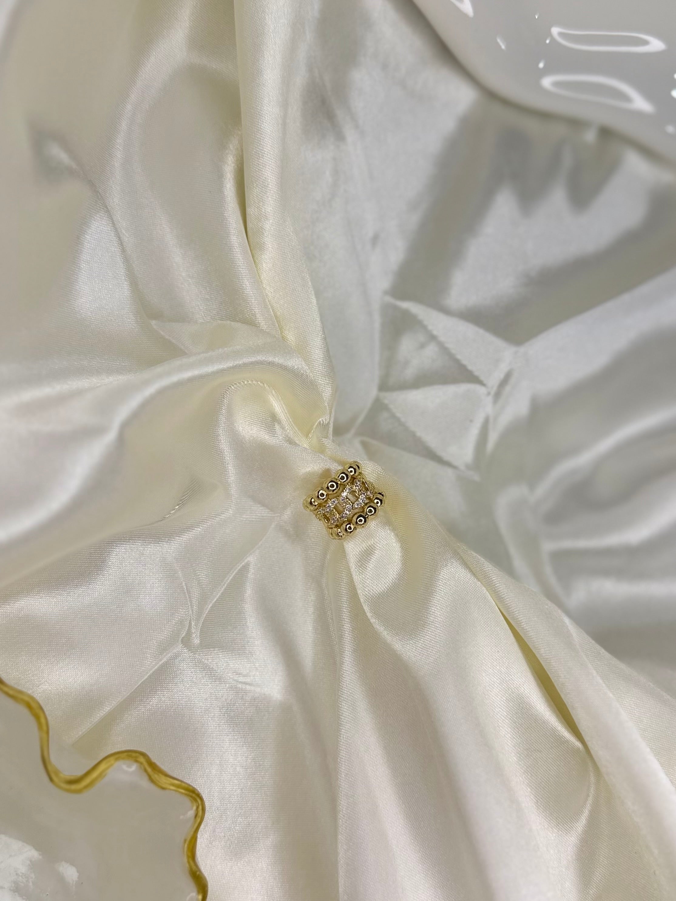 DIAMOND EARCUFF
