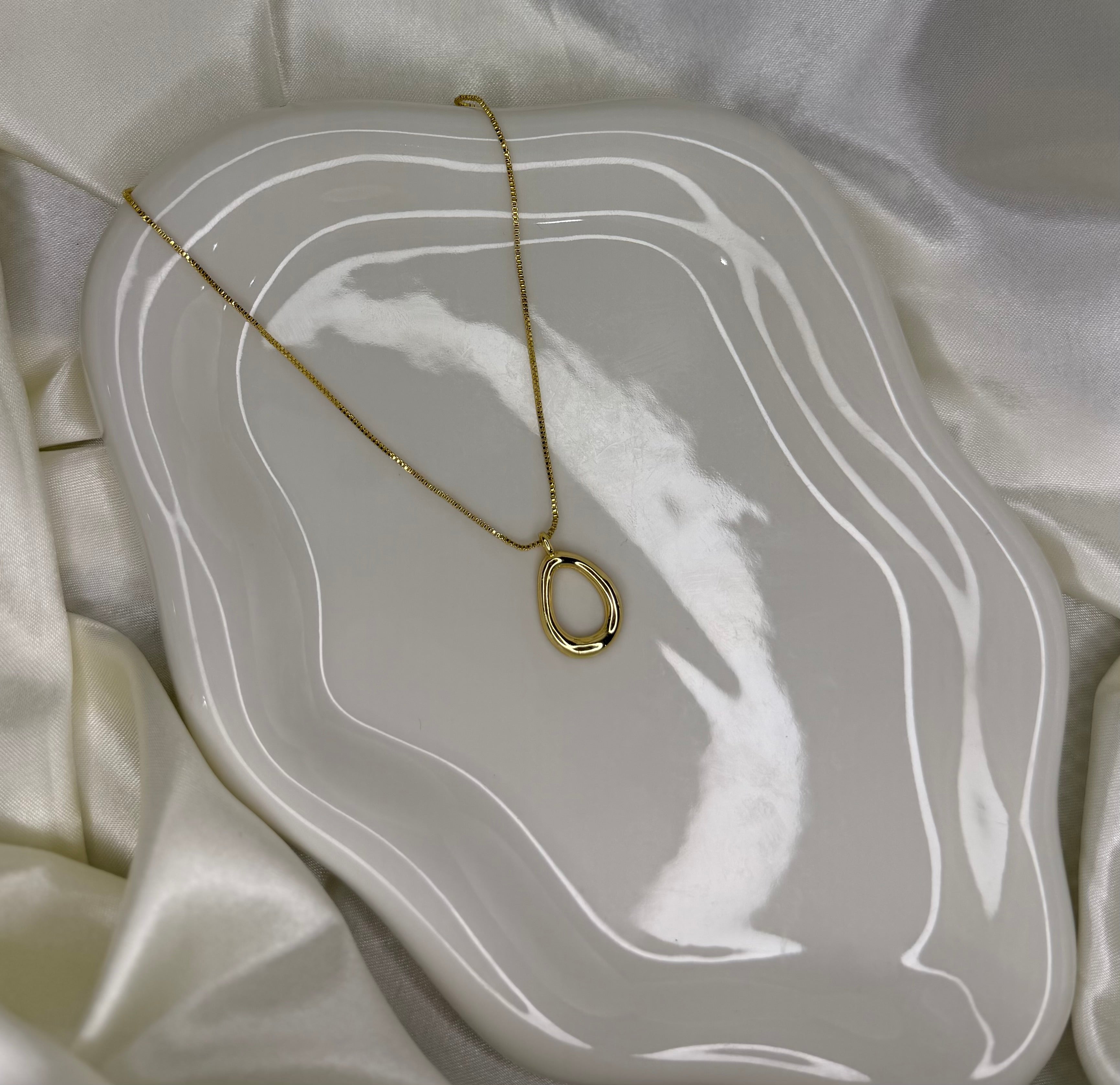 OVAL NECKLACE
