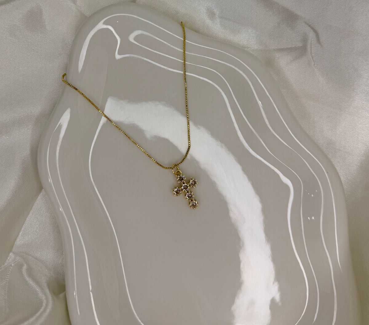 CROSS NECKLACE