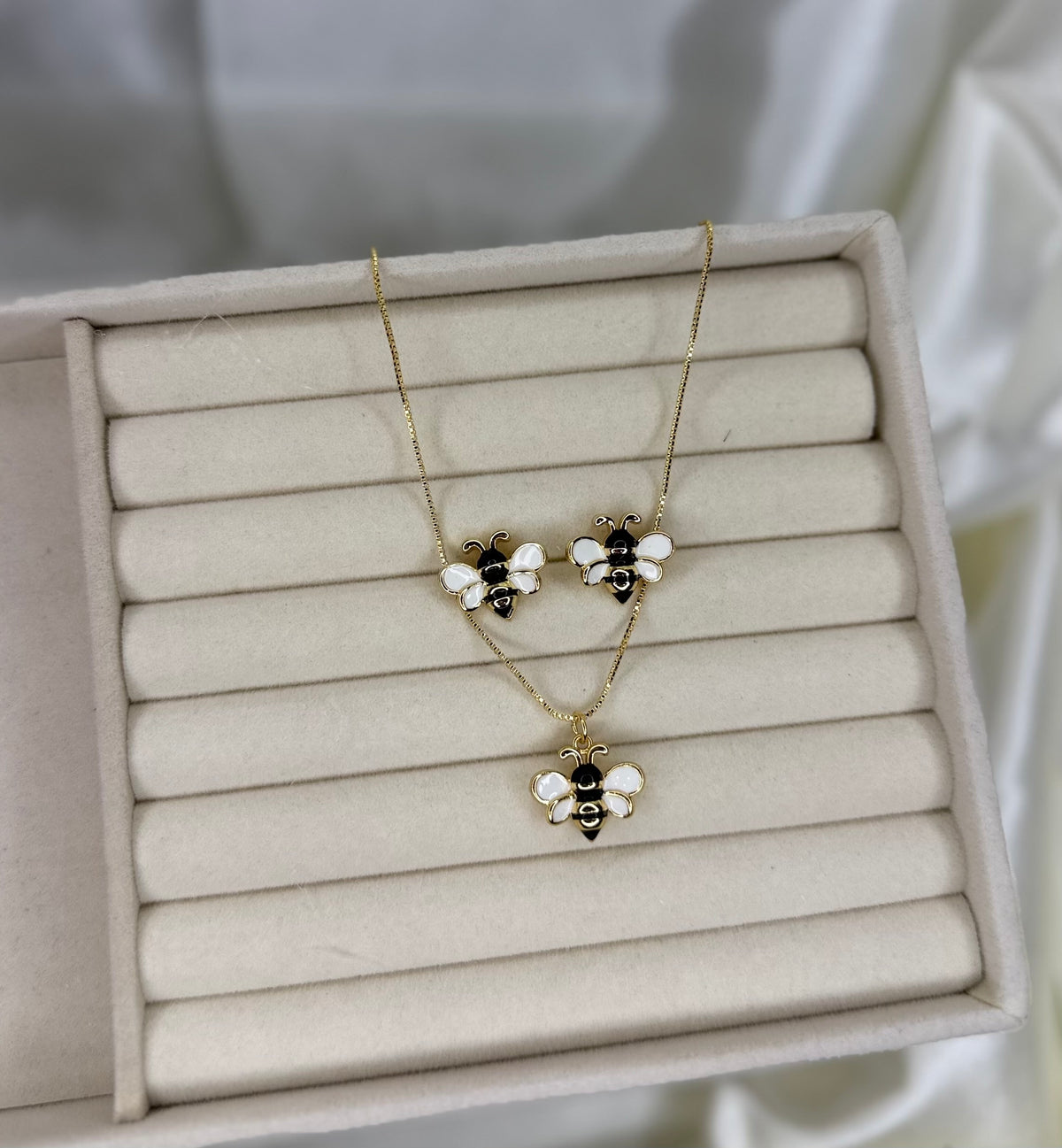 BEE NECKLACE + EARRING SET