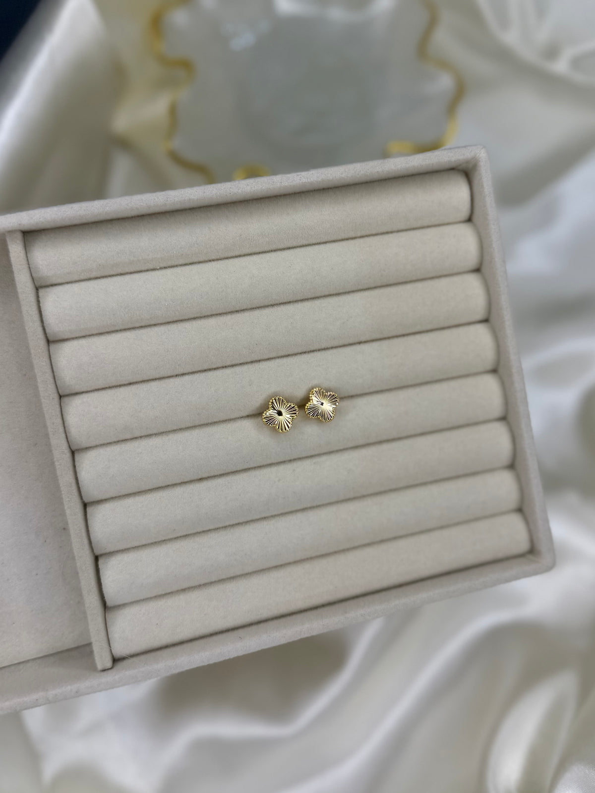 GOLD CLOVER EARRINGS