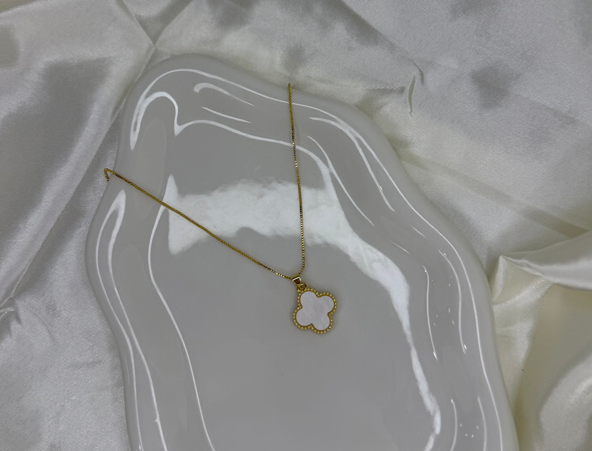 WHITE CLOVER NECKLACE