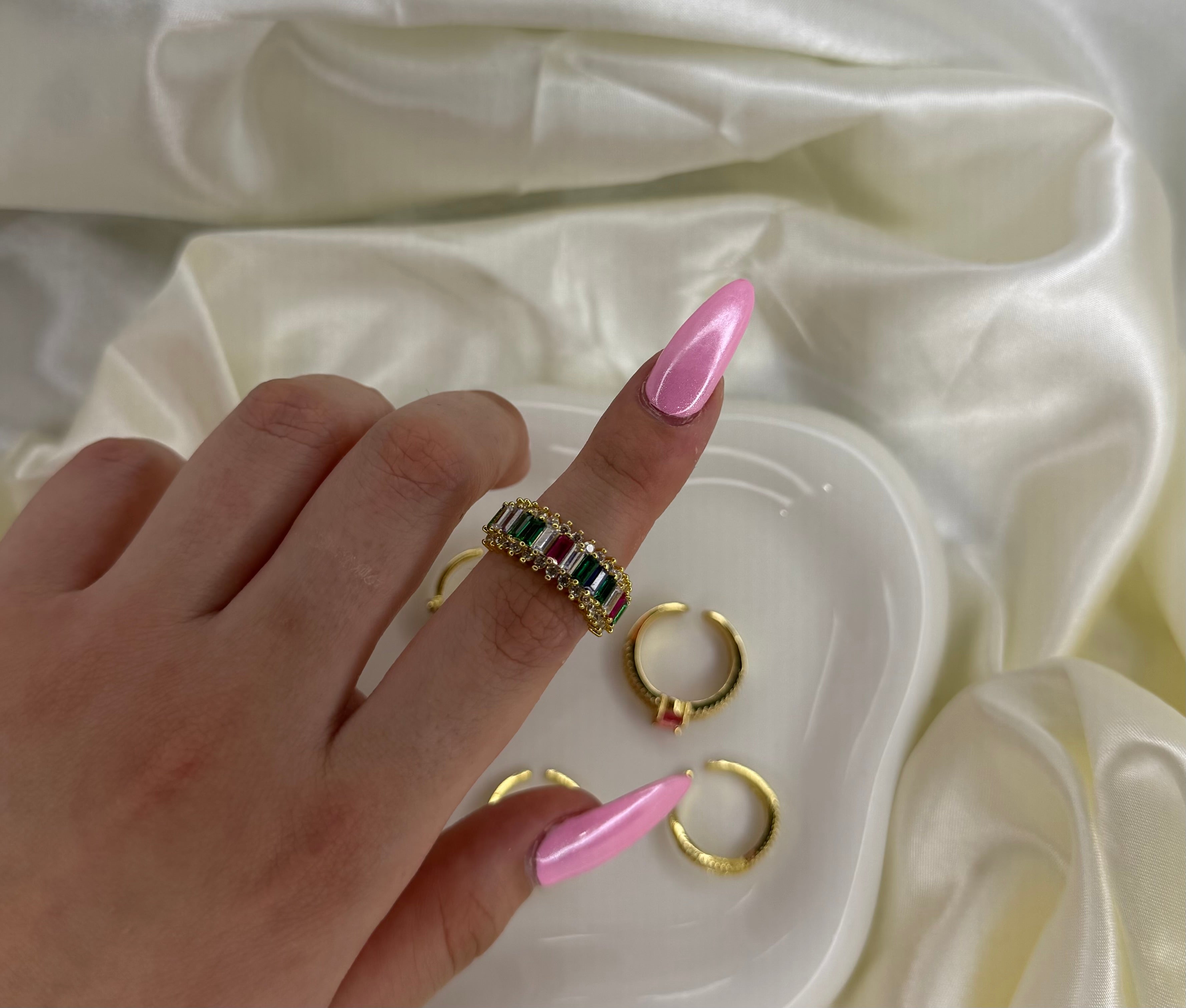 MULTICOLORED RING