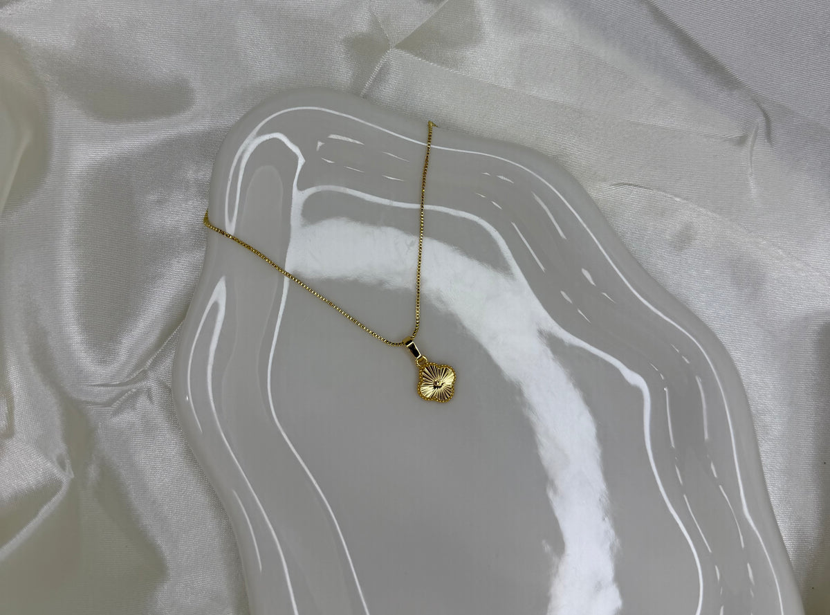 GOLD MINI CLOVER NECKLACE