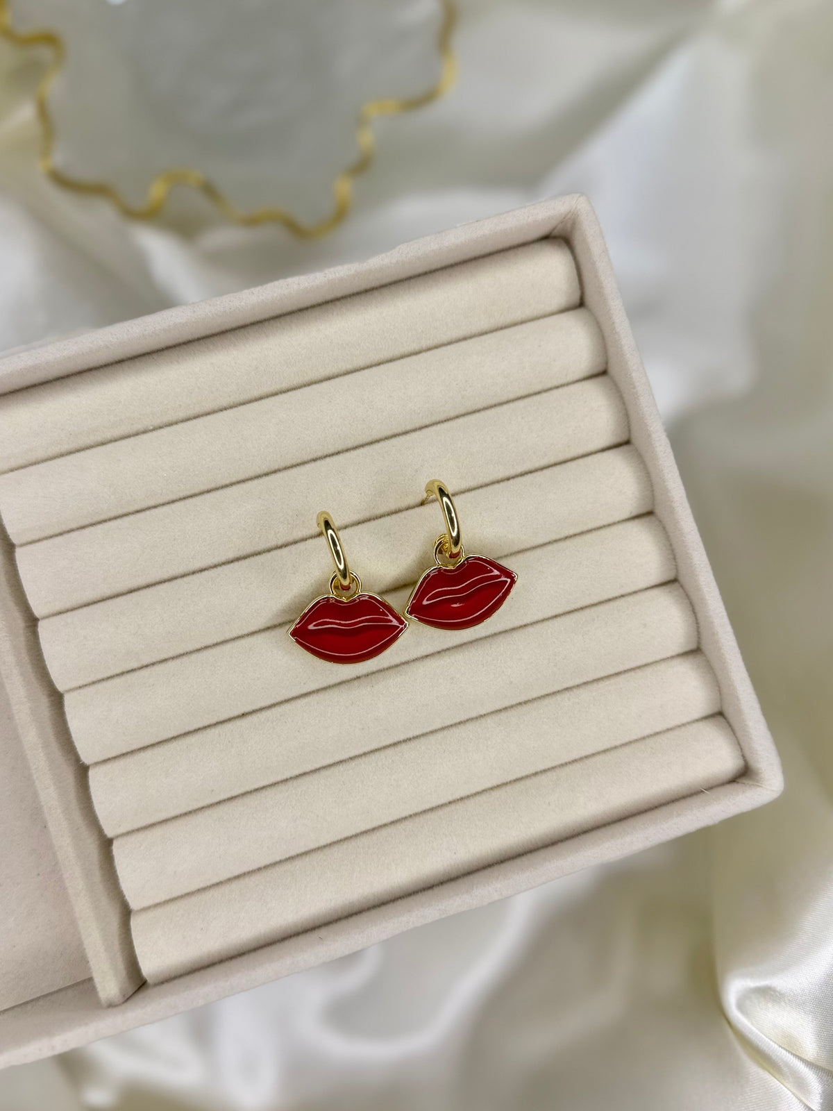 RED LIPS EARRINGS