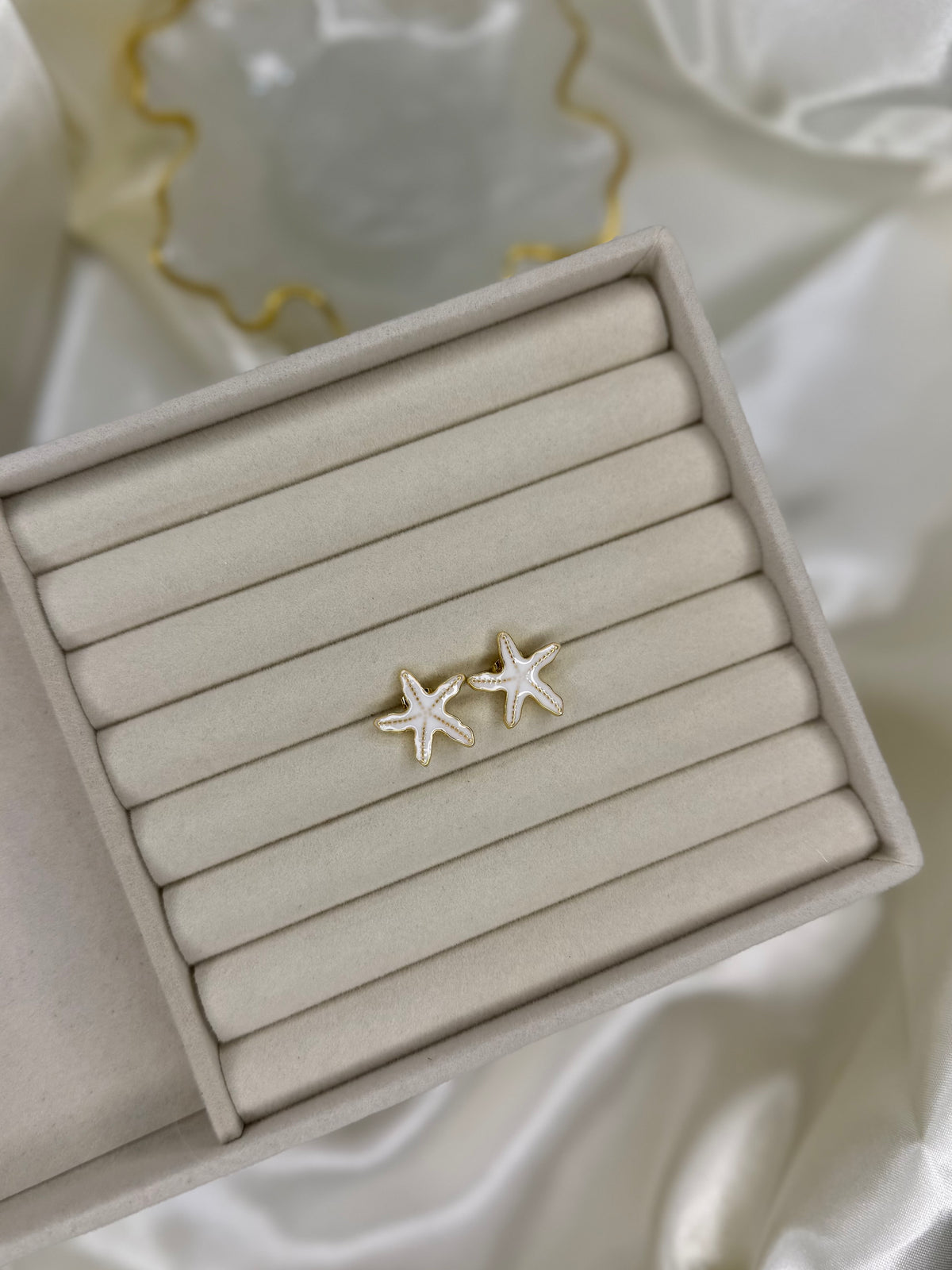 WHITE STAR EARRINGS