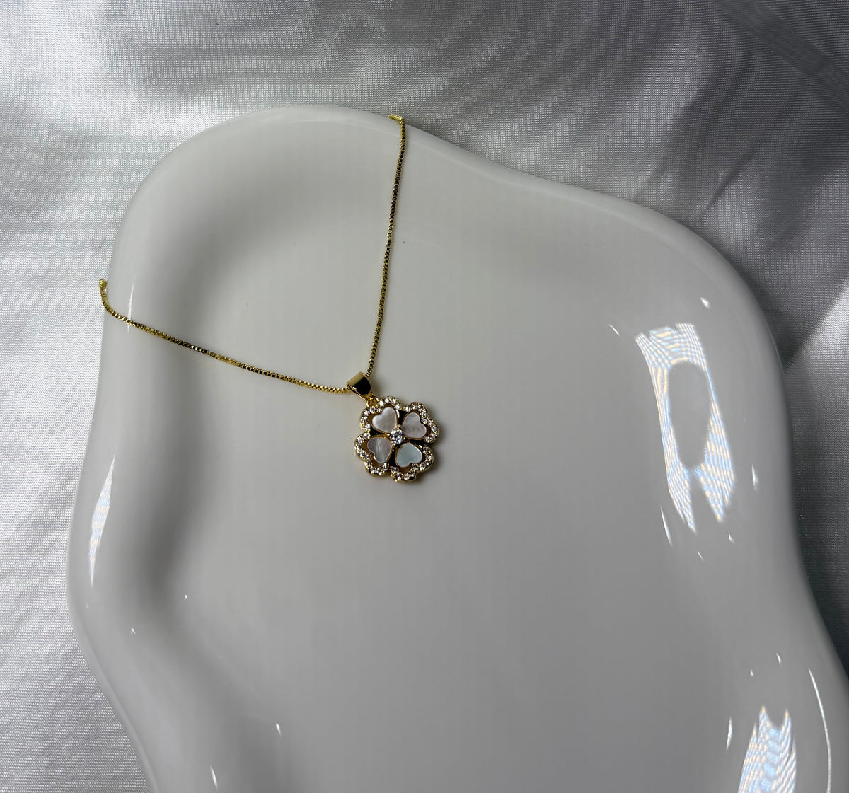 FLOWER NECKLACE