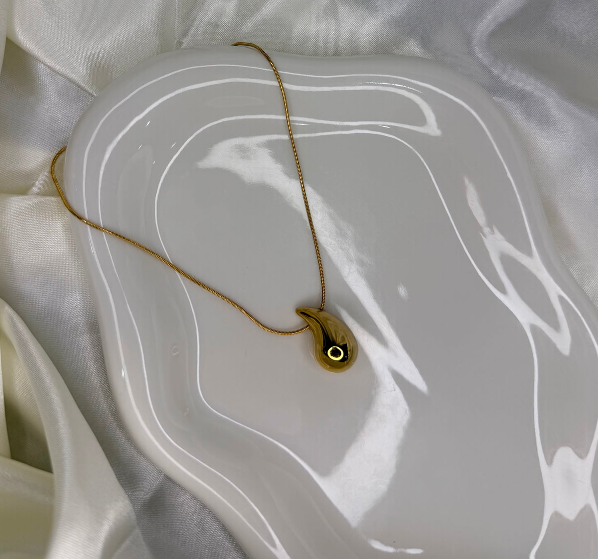TEARDROP MINI NECKLACE