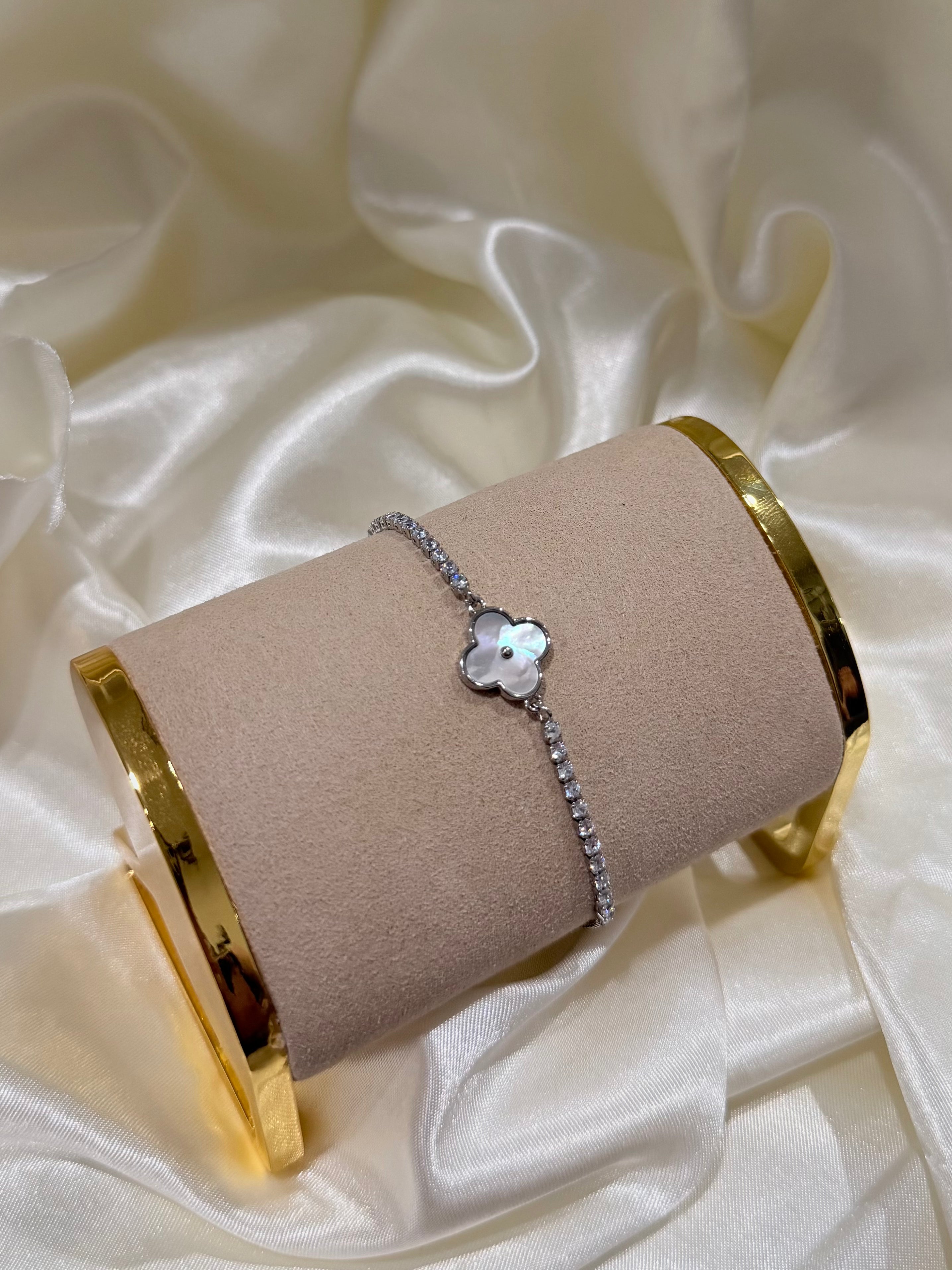SILVER CLOVER BRACELET