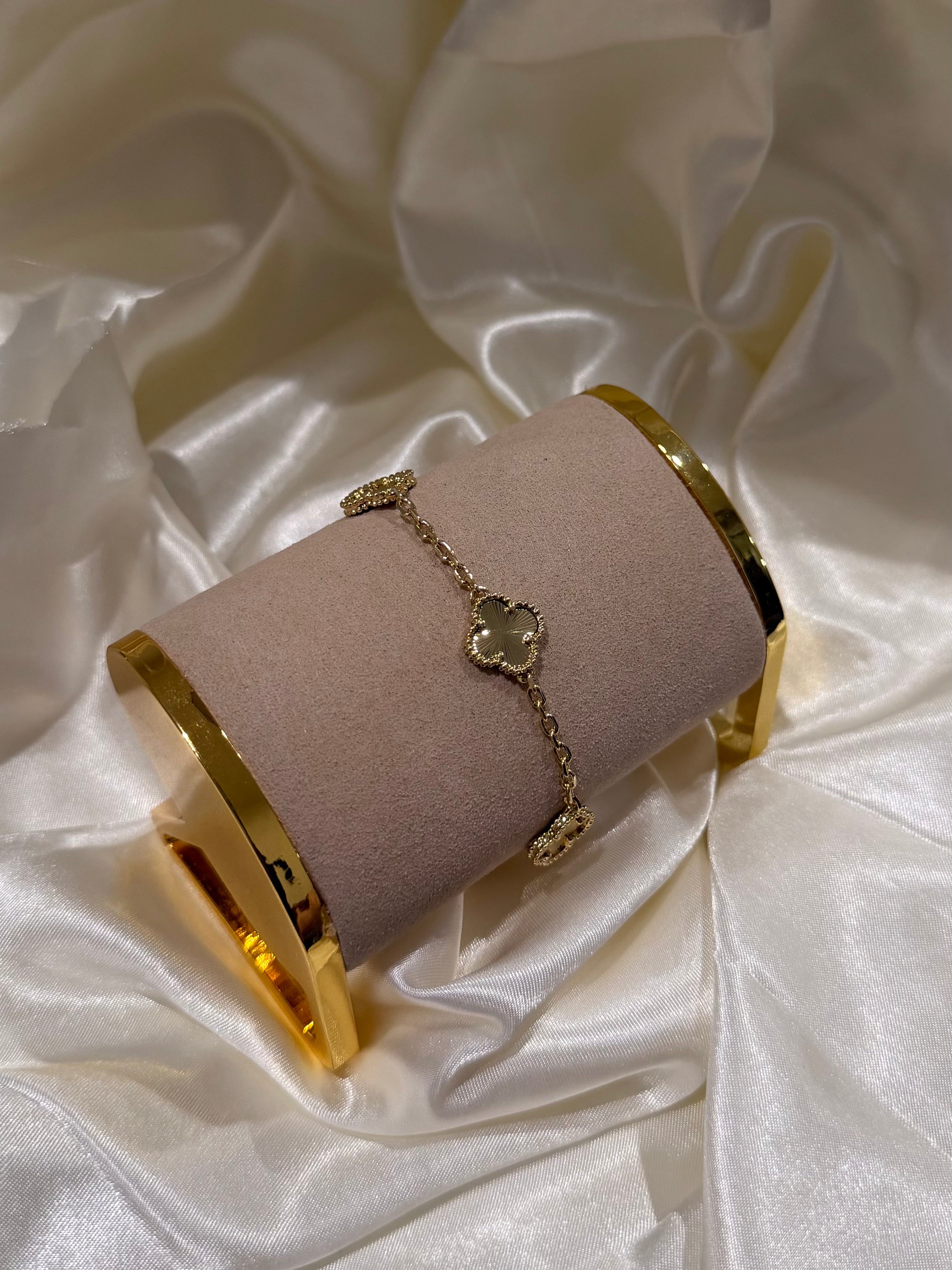 GOLDEN CLOVER BRACELET