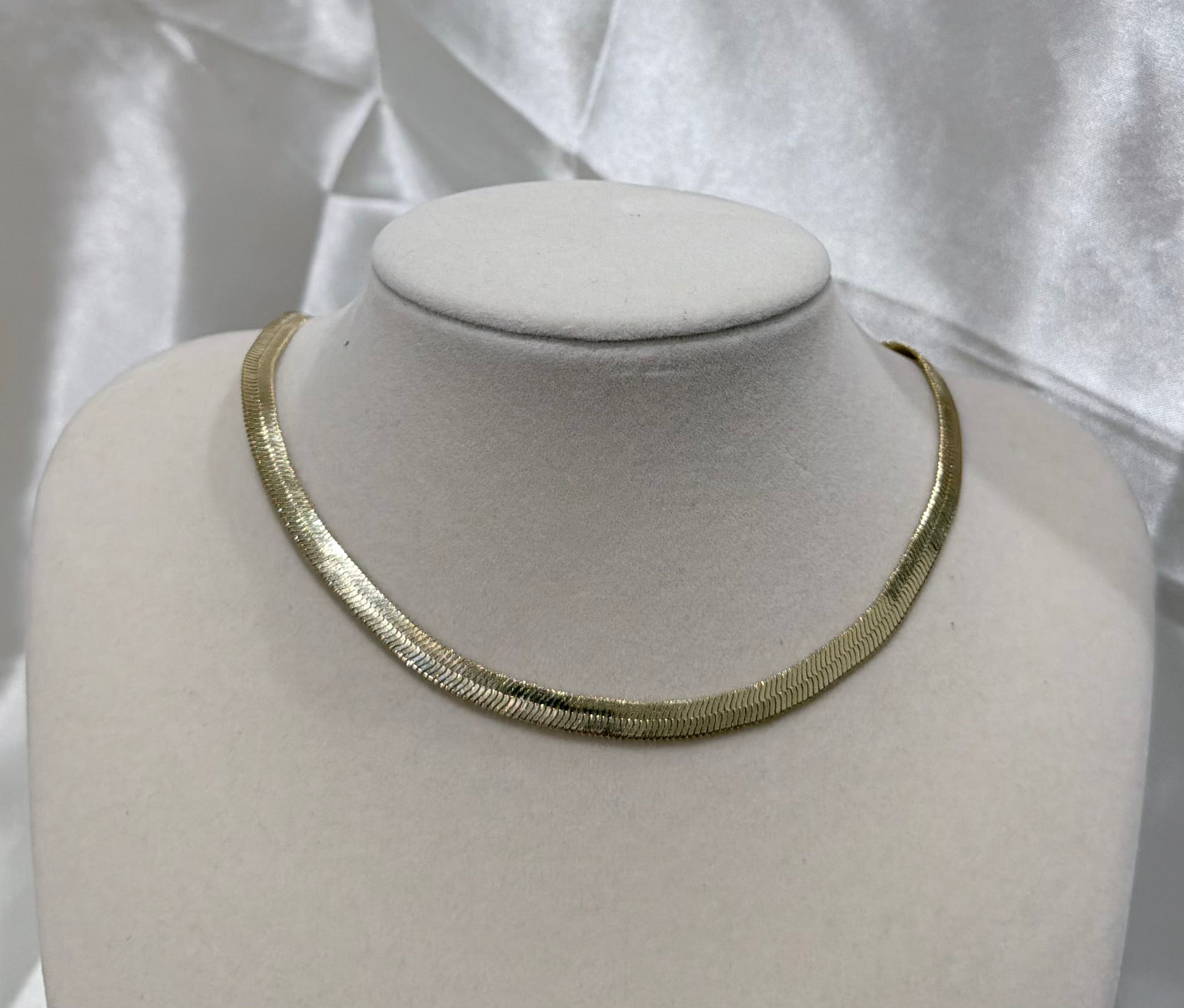 SNAKE NECKLACE